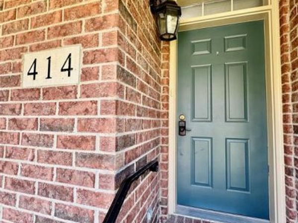 414 Old Pine Way, Walled Lake, MI 48390