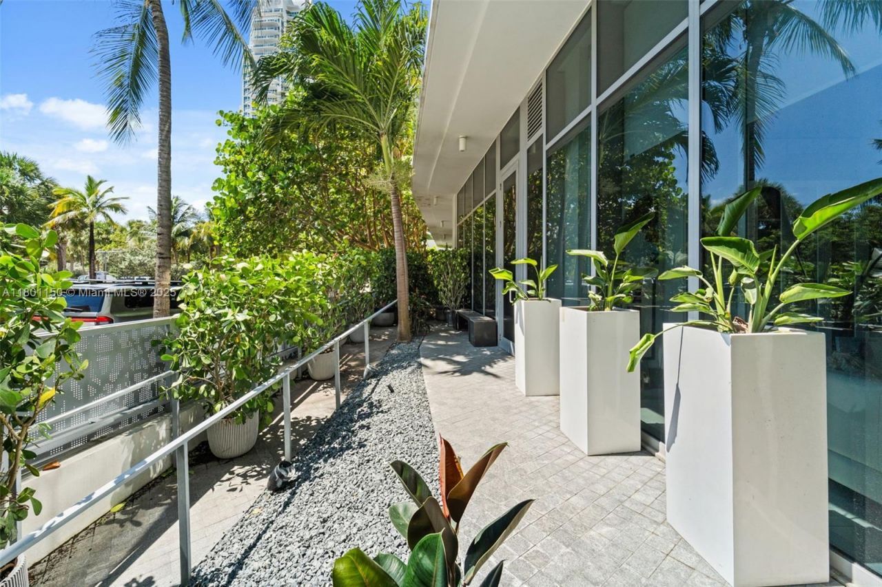 1 Collins Ave, Unit 108, Miami Beach, FL 33139 Photo