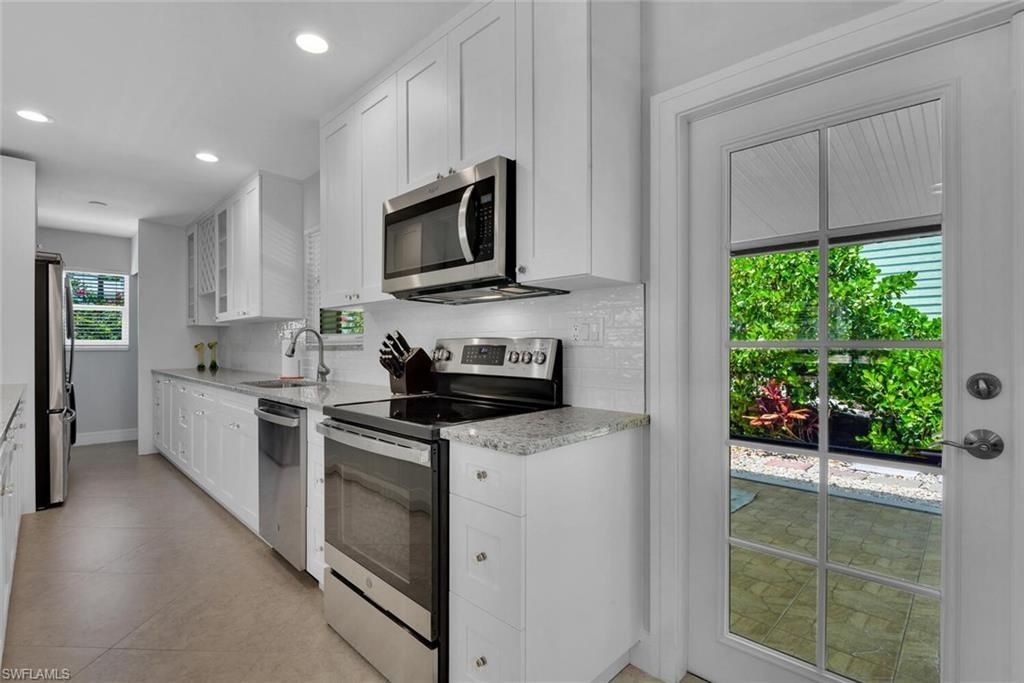 1155 6th St S, Naples, FL 34102 Photo