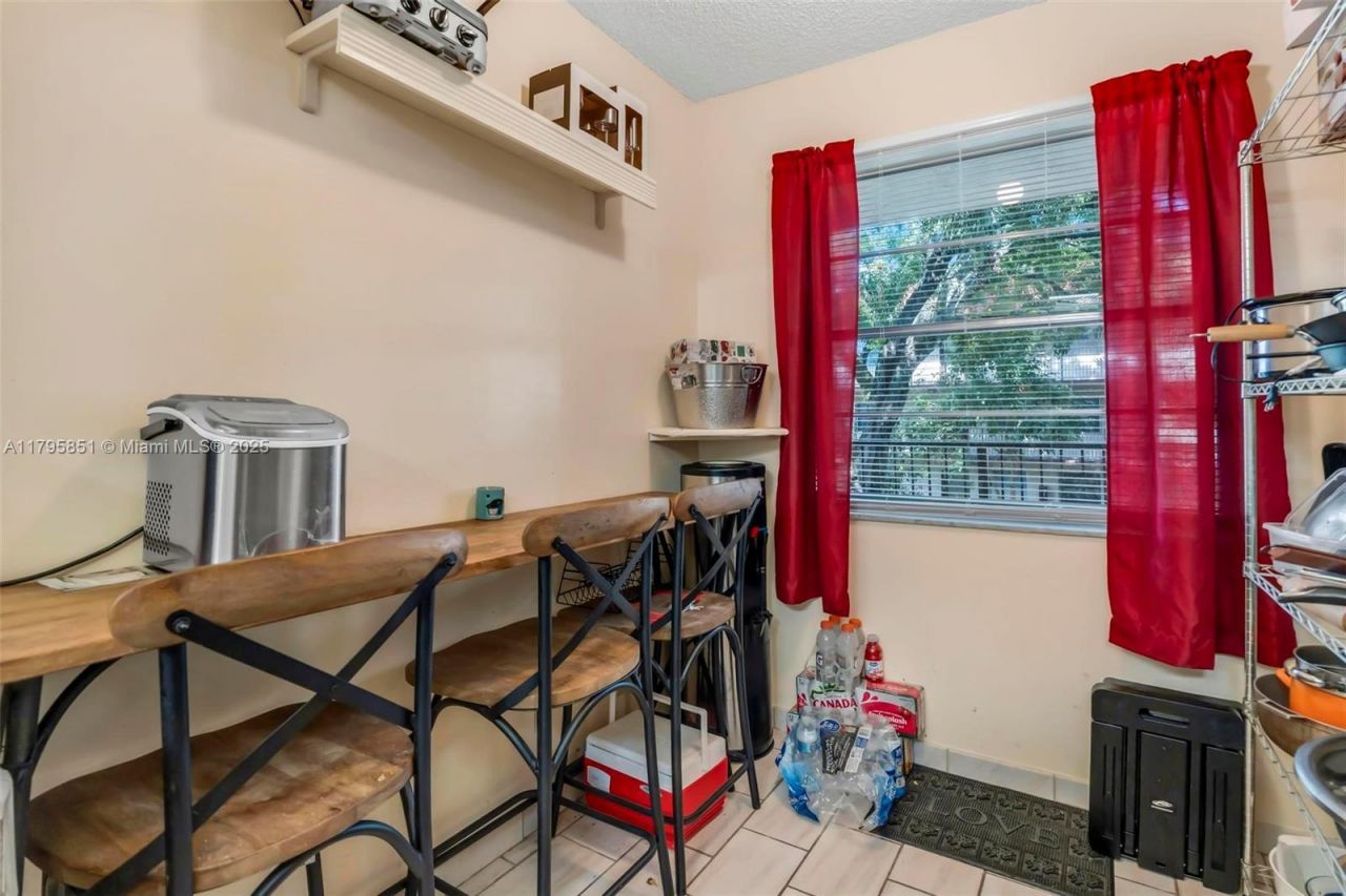 3321 NW 47th Ter, Unit 330, Lauderdale Lakes, FL 33319 Photo