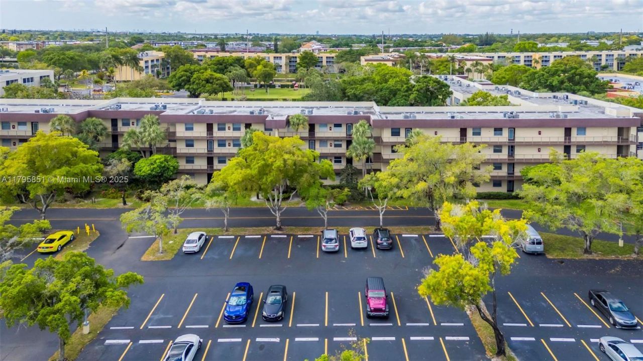 3321 NW 47th Ter, Unit 330, Lauderdale Lakes, FL 33319 Photo