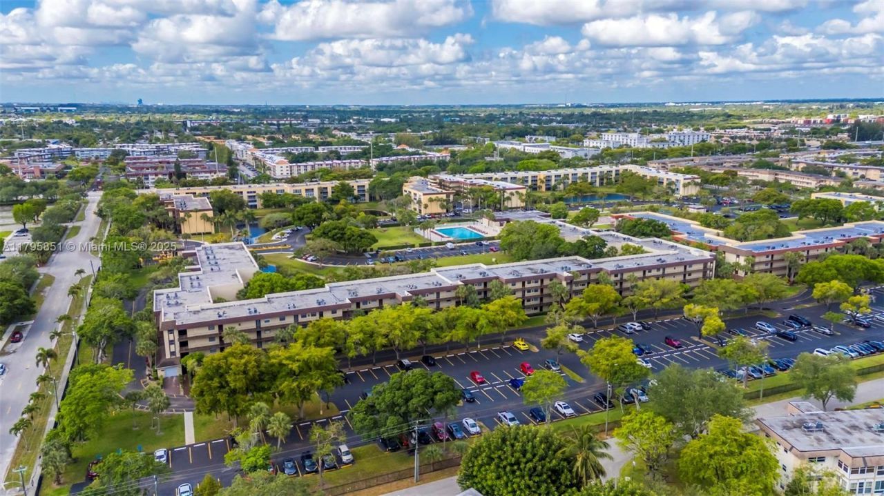 3321 NW 47th Ter, Unit 330, Lauderdale Lakes, FL 33319 Photo