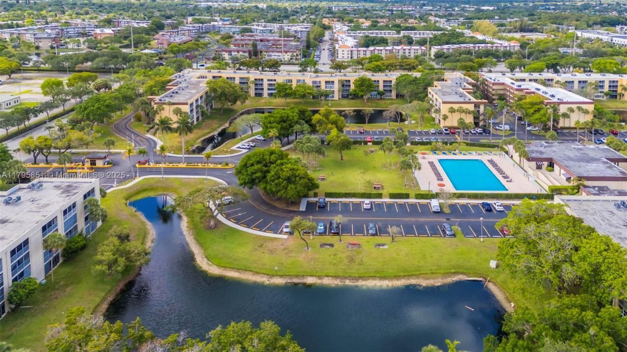 3321 NW 47th Ter, Unit 330, Lauderdale Lakes, FL 33319 Photo