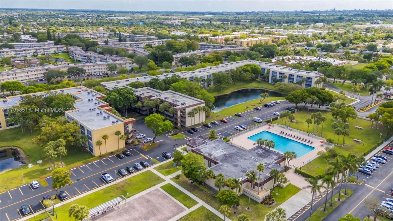 3321 NW 47th Ter, Unit 330, Lauderdale Lakes, FL 33319 Photo