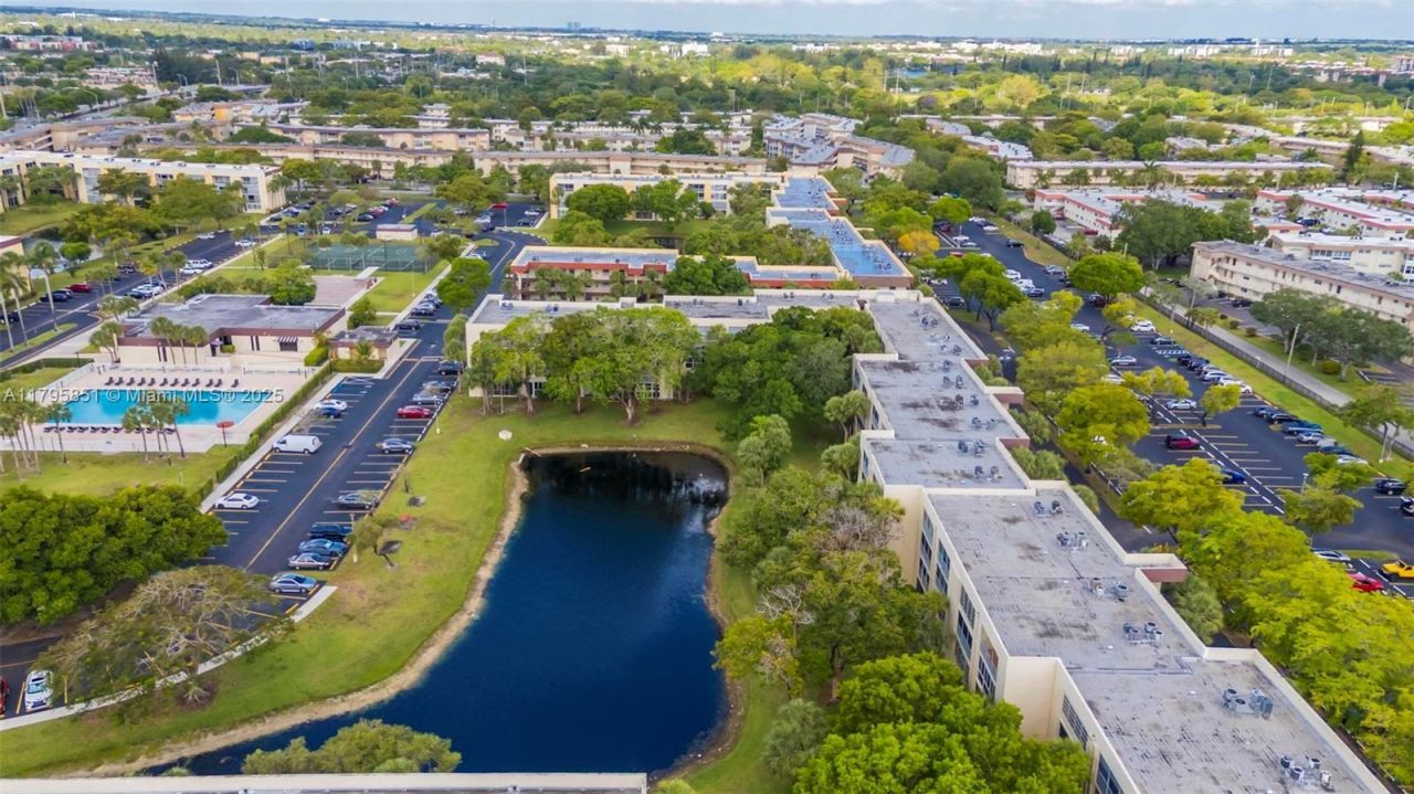 3321 NW 47th Ter, Unit 330, Lauderdale Lakes, FL 33319 Photo