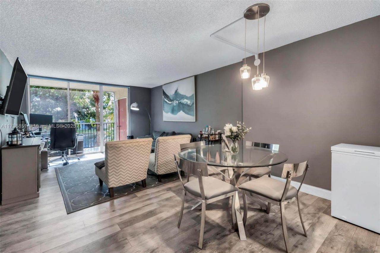 3321 NW 47th Ter, Unit 330, Lauderdale Lakes, FL 33319 Photo