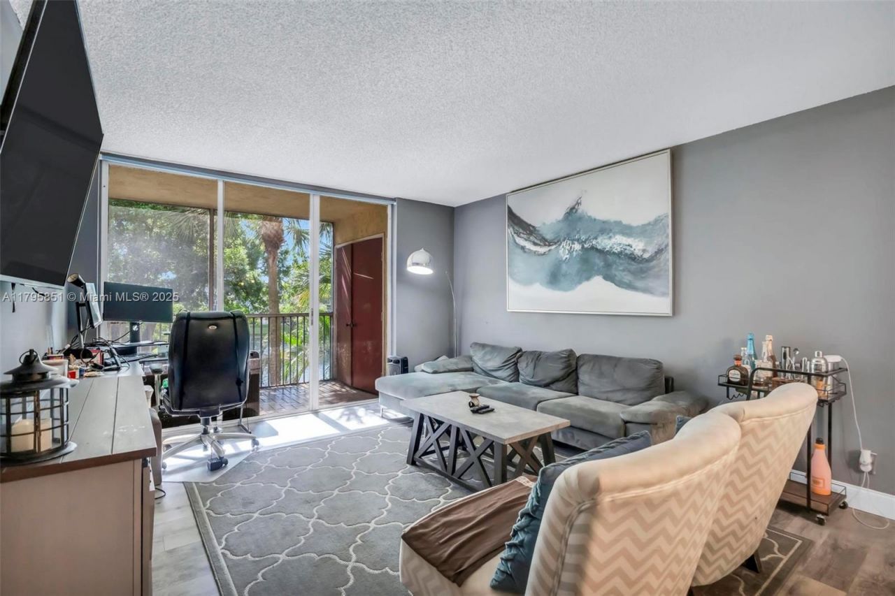 3321 NW 47th Ter, Unit 330, Lauderdale Lakes, FL 33319 Photo