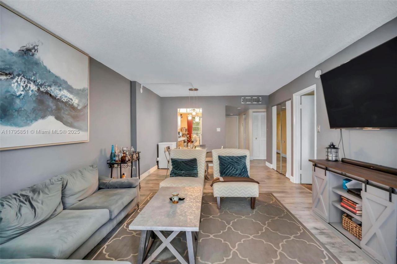 3321 NW 47th Ter, Unit 330, Lauderdale Lakes, FL 33319 Photo