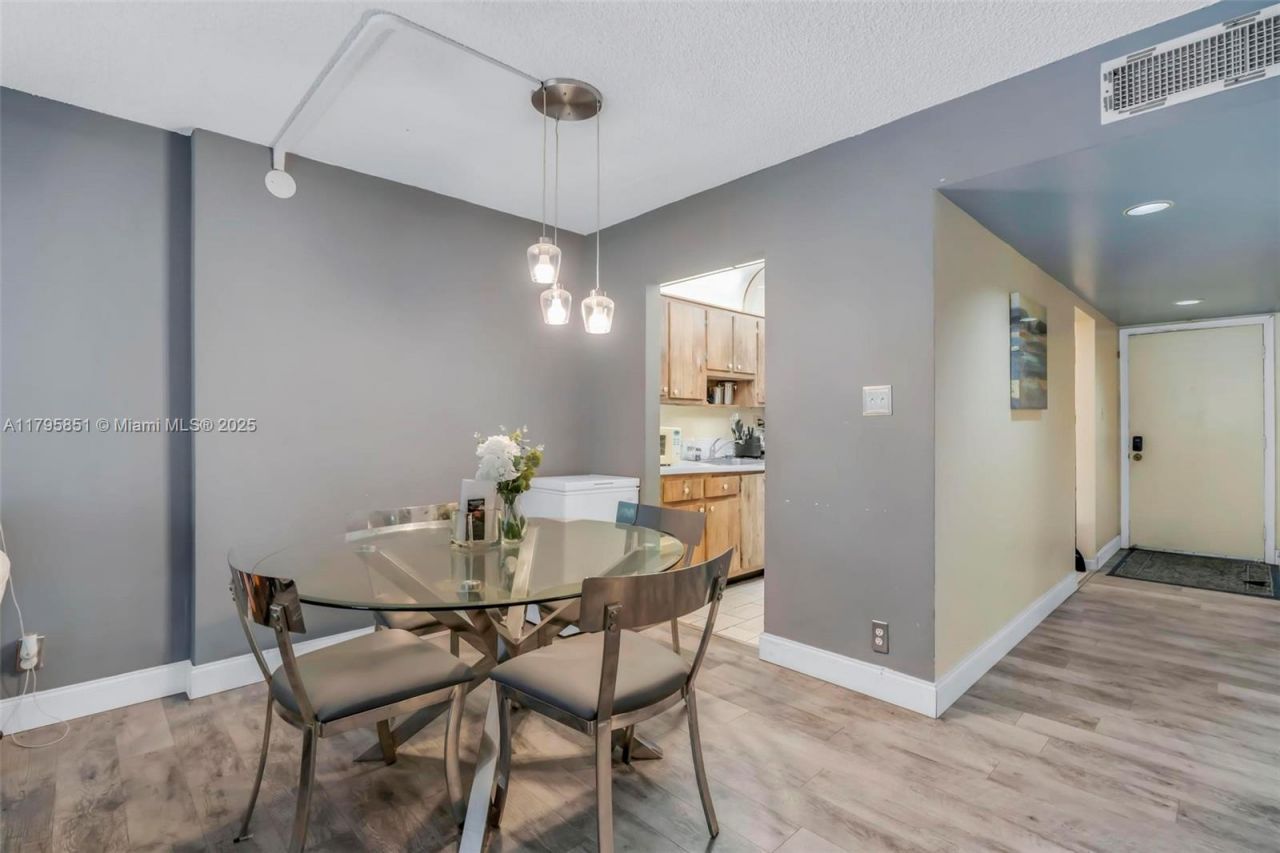 3321 NW 47th Ter, Unit 330, Lauderdale Lakes, FL 33319 Photo