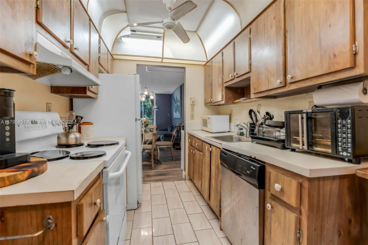 3321 NW 47th Ter, Unit 330, Lauderdale Lakes, FL 33319 Photo