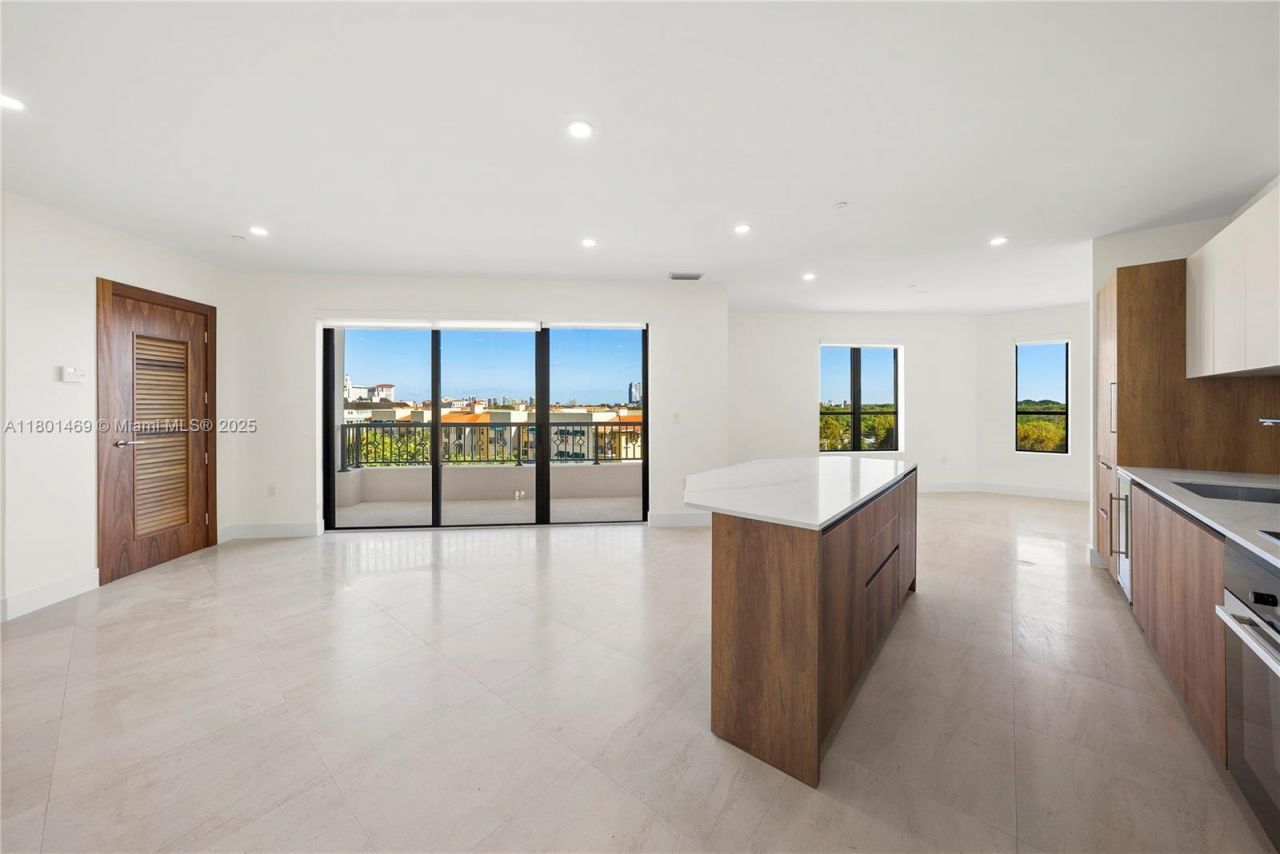 701 Valencia Ave, Unit 403, Coral Gables, FL 33134 Photo