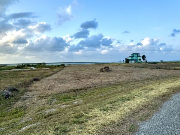 103 Dockside Dr, Rockport, TX 78382