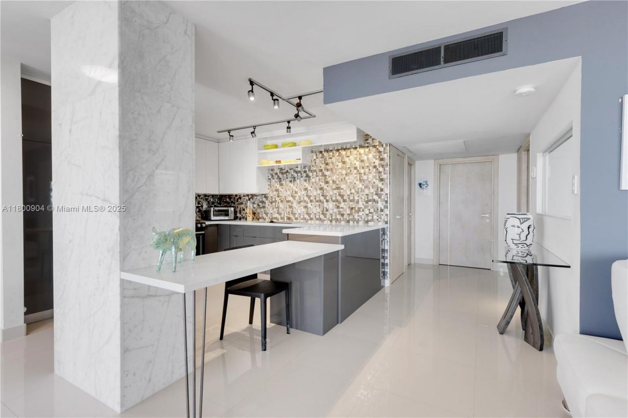 2030 S Ocean Dr, Unit 1707, Hallandale Beach, FL 33009 Photo