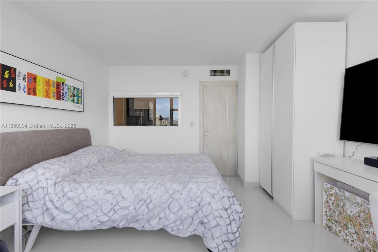 2030 S Ocean Dr, Unit 1707, Hallandale Beach, FL 33009 Photo