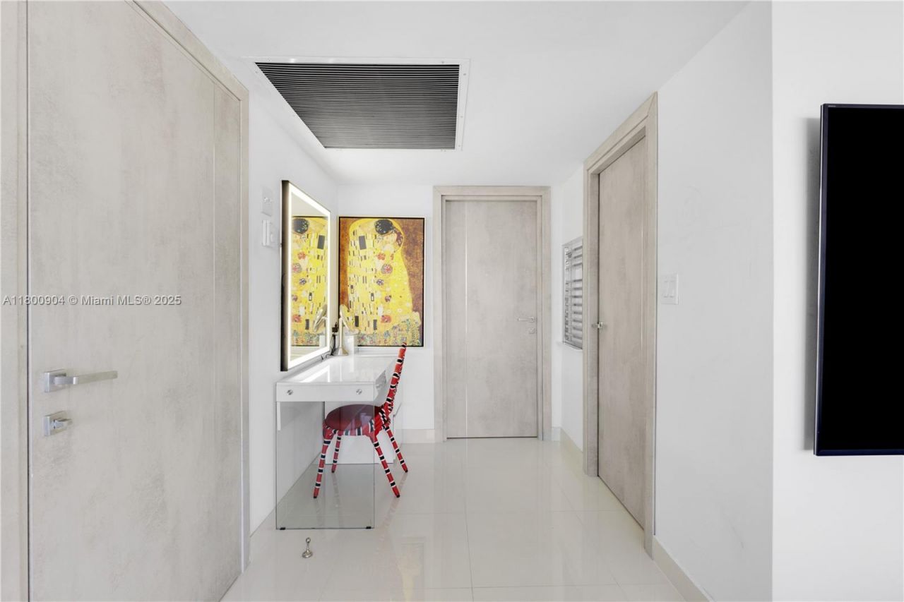 2030 S Ocean Dr, Unit 1707, Hallandale Beach, FL 33009 Photo