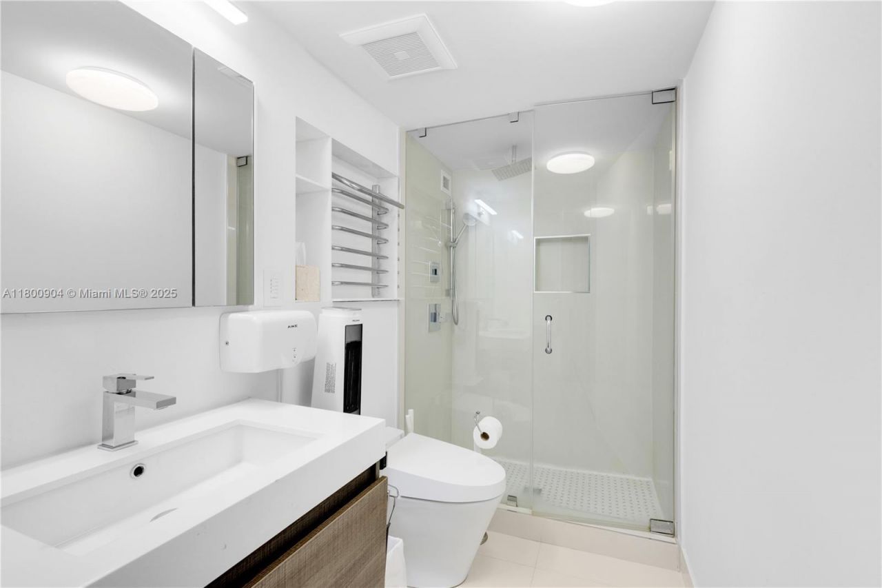 2030 S Ocean Dr, Unit 1707, Hallandale Beach, FL 33009 Photo