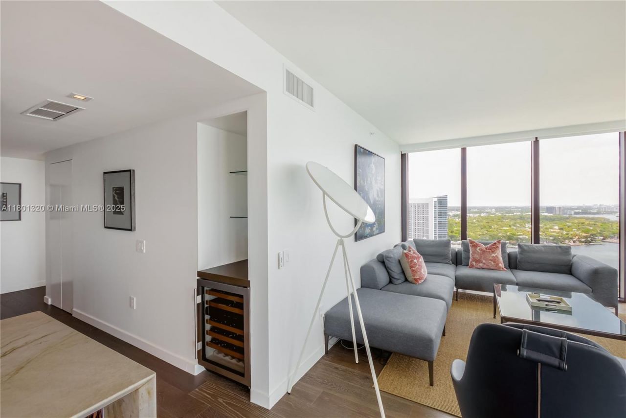 3131 NE 7th Ave, Unit 3606, Miami, FL 33137 Photo