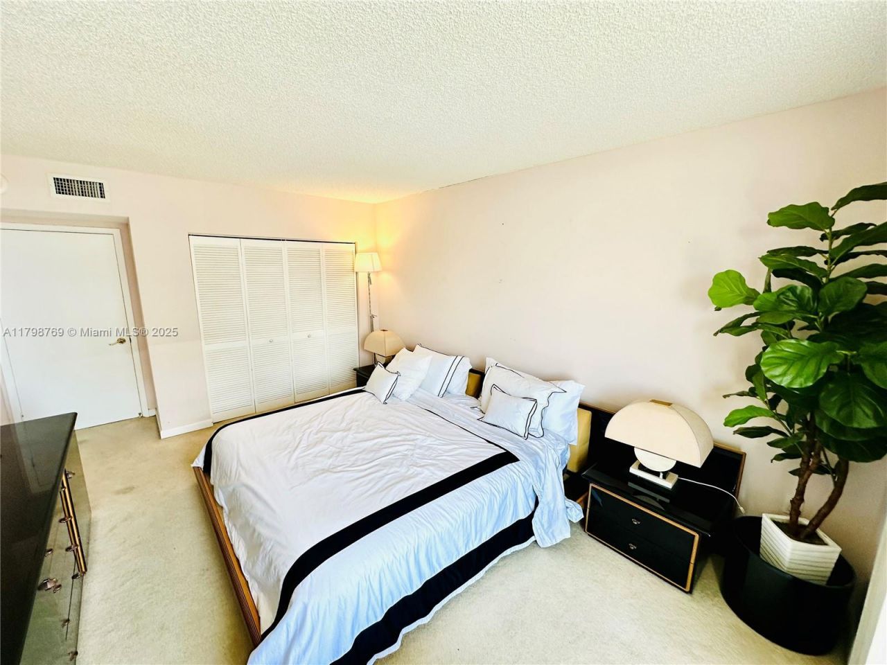 8855 Collins Ave, Unit 7H, Surfside, FL 33154 Photo