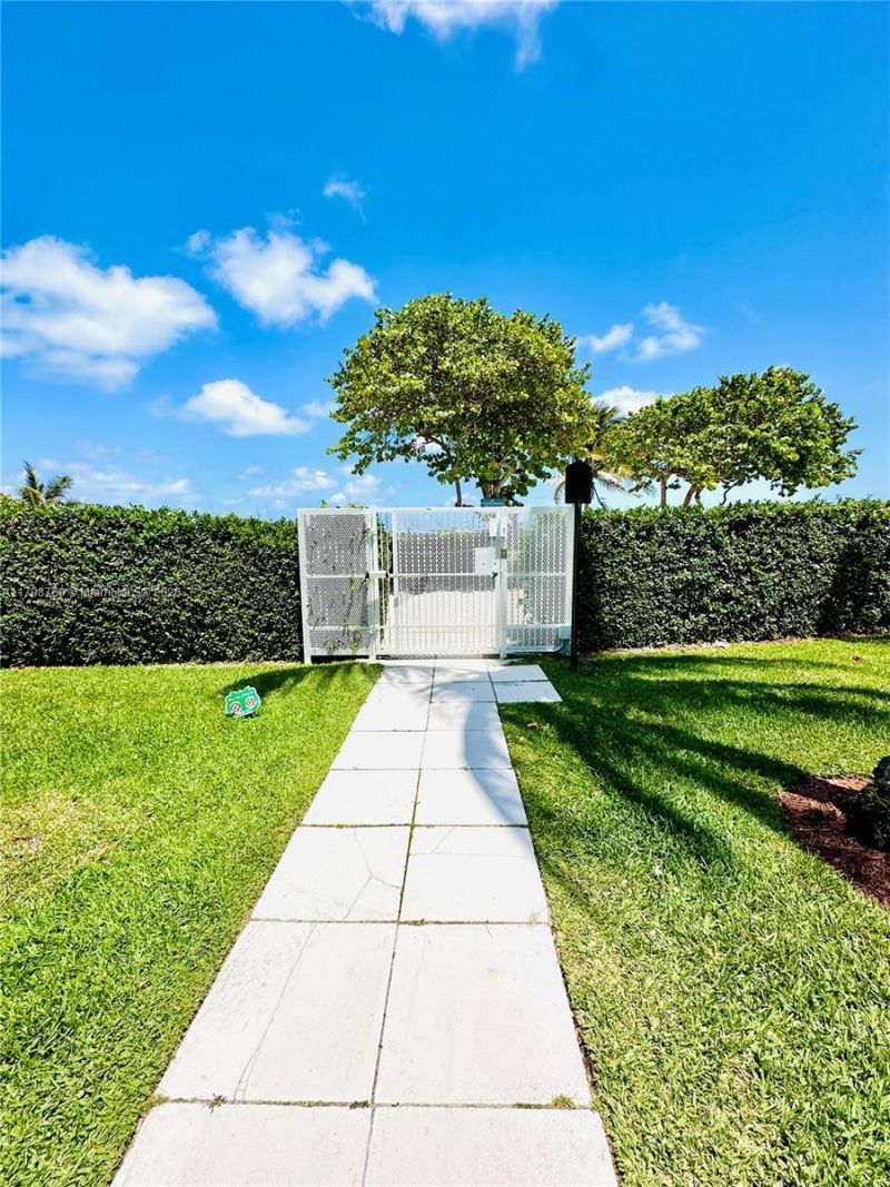 8855 Collins Ave, Unit 7H, Surfside, FL 33154 Photo