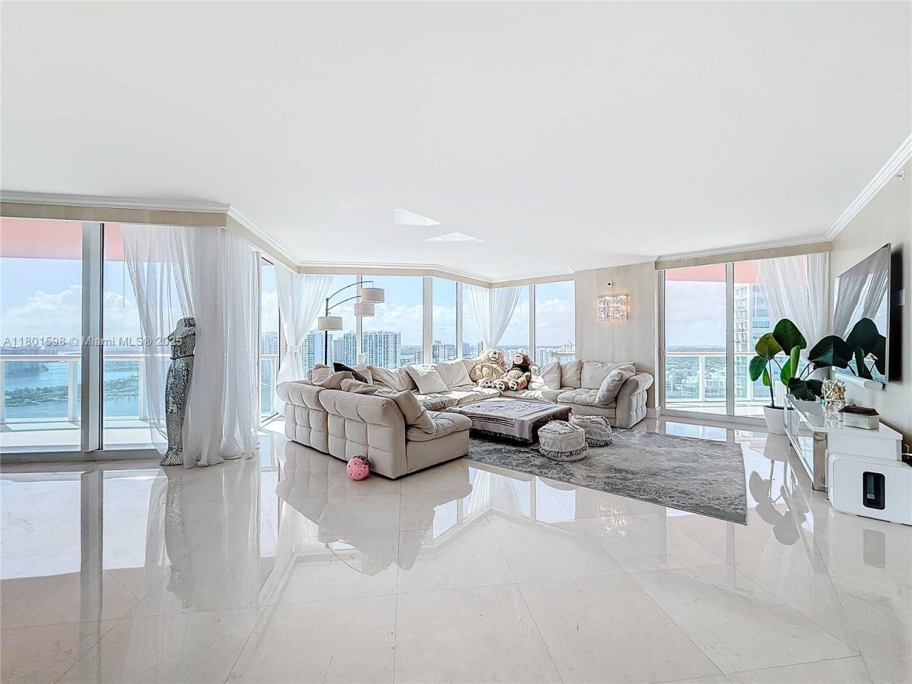 3370 Hidden Bay Dr, Unit 2813, Aventura, FL 33180 Photo