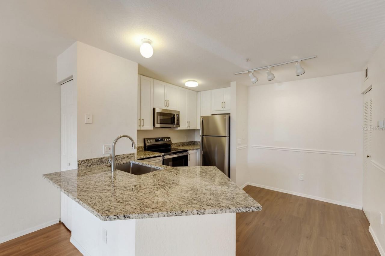 850 S Tamiami Trail, Unit 203, Sarasota, FL 34236 Photo