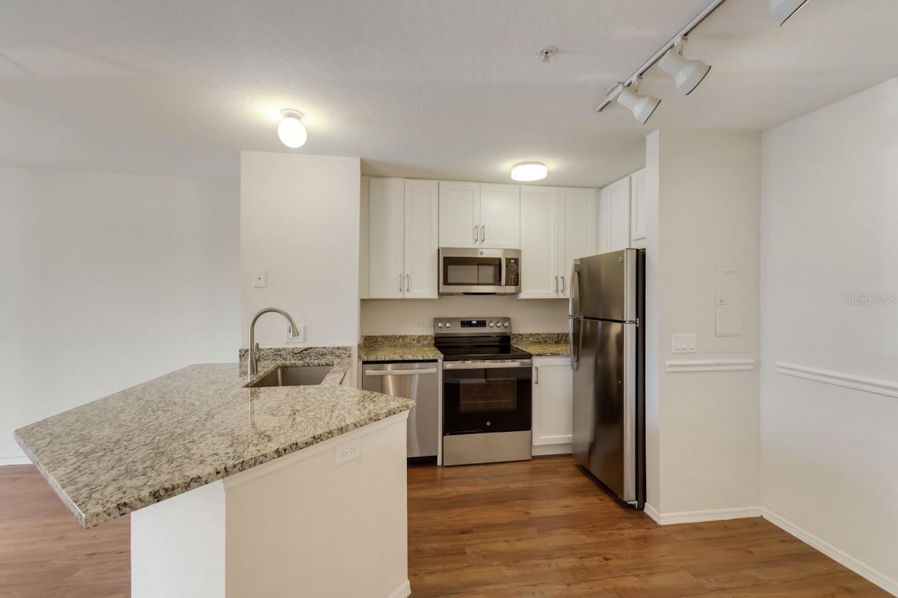 850 S Tamiami Trail, Unit 203, Sarasota, FL 34236 Photo