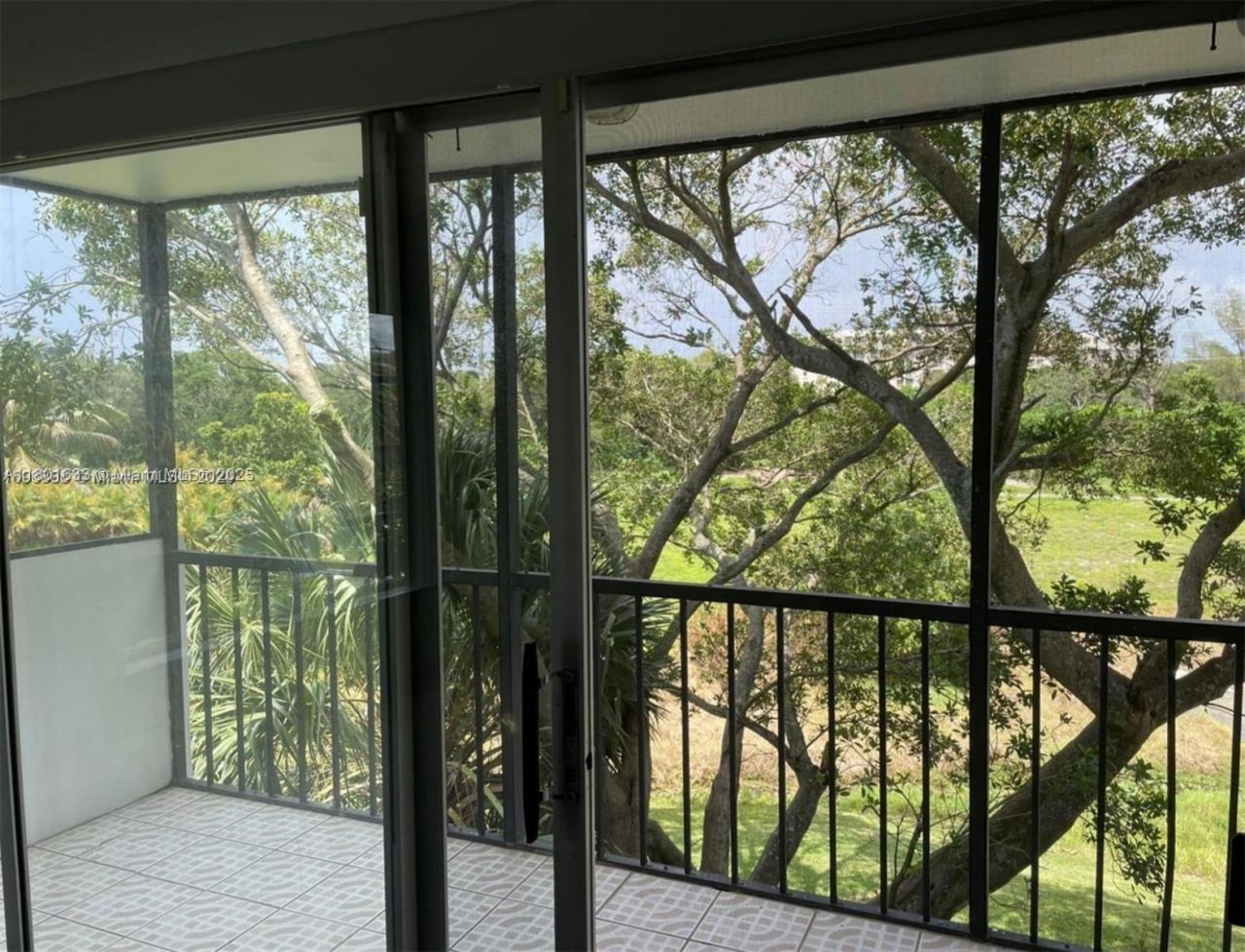 4164 Inverrary Dr, Unit 301, Lauderhill, FL 33319 Photo