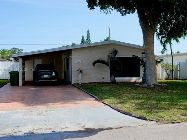 7000 SW 10th St, Pembroke Pines, FL 33023