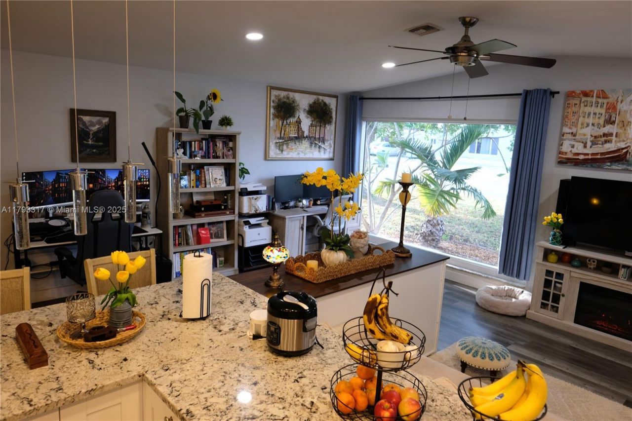 7000 SW 10th St, Pembroke Pines, FL 33023 Photo