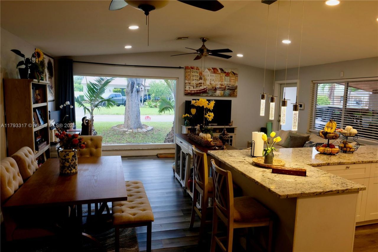 7000 SW 10th St, Pembroke Pines, FL 33023 Photo