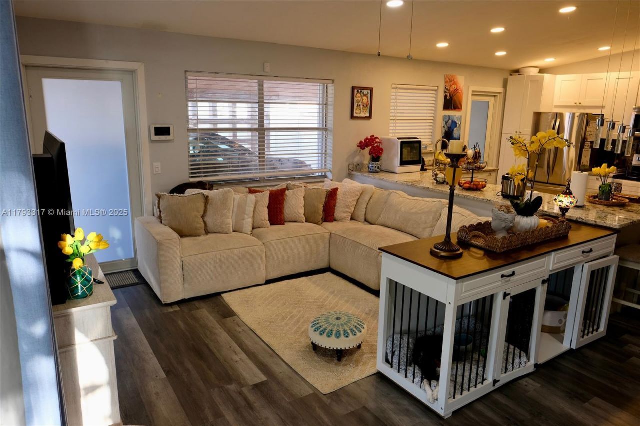 7000 SW 10th St, Pembroke Pines, FL 33023 Photo