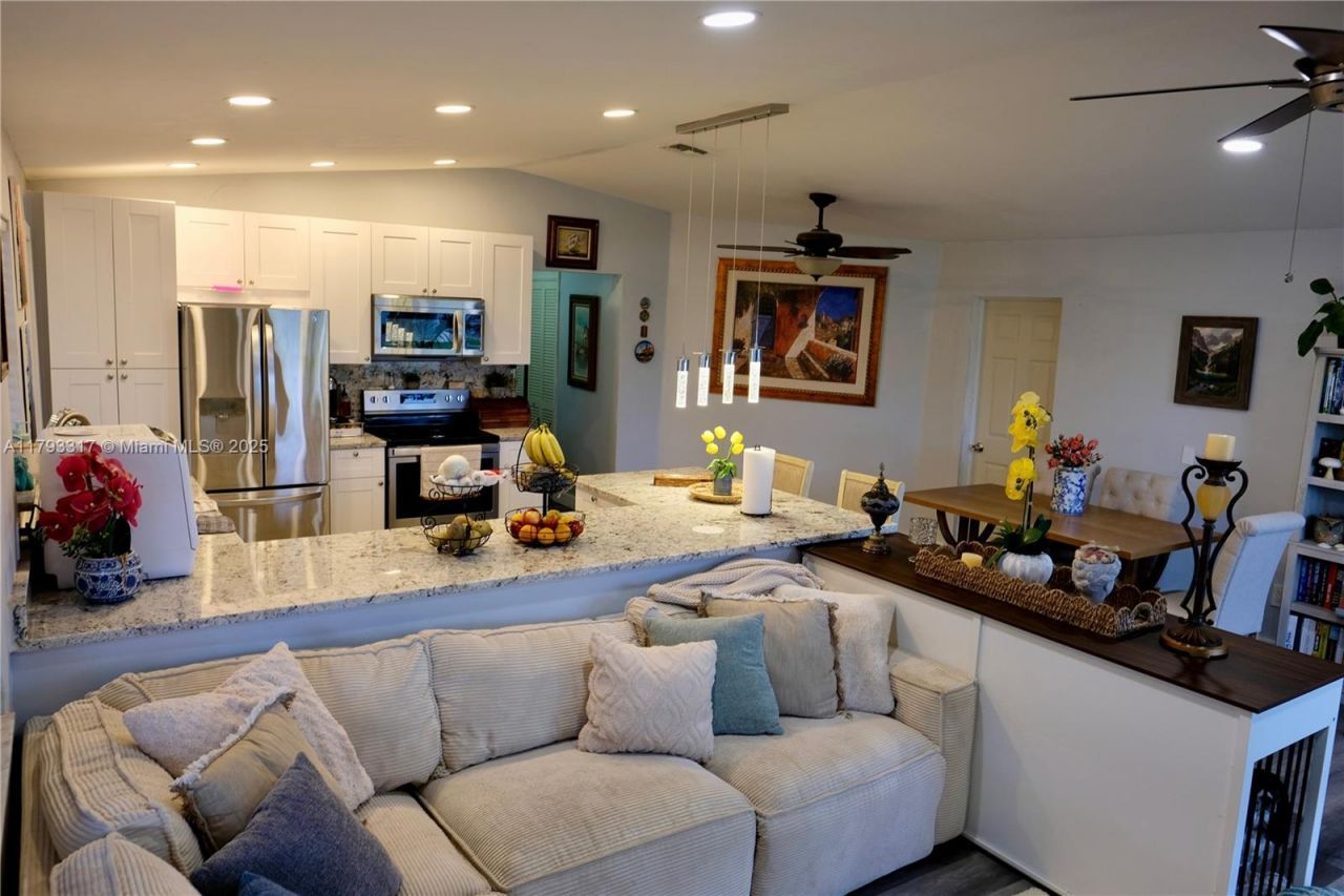 7000 SW 10th St, Pembroke Pines, FL 33023 Photo