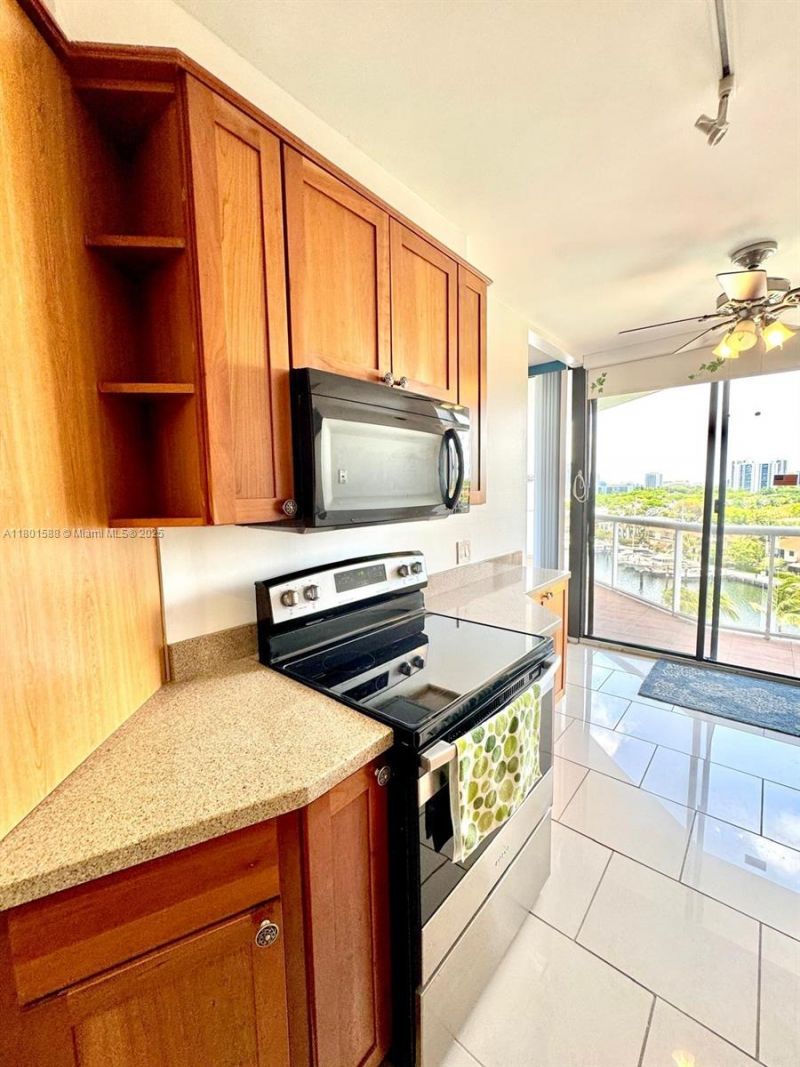 3610 Yacht Club Dr, Unit 810, Aventura, FL 33180 Photo