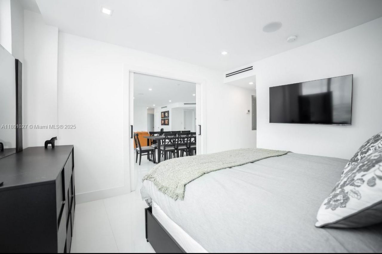 5600 Collins Ave, Unit 14K, Miami Beach, FL 33140 Photo