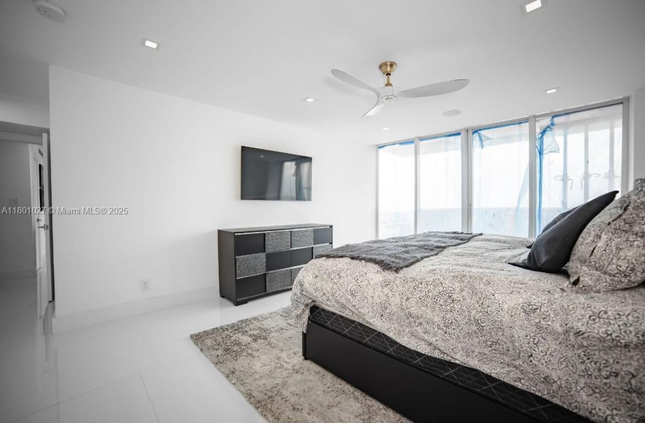 5600 Collins Ave, Unit 14K, Miami Beach, FL 33140 Photo
