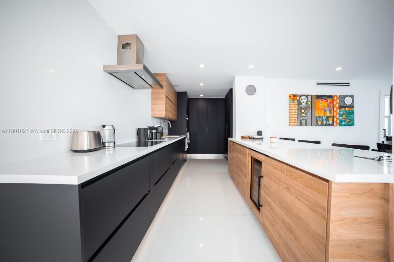 5600 Collins Ave, Unit 14K, Miami Beach, FL 33140 Photo