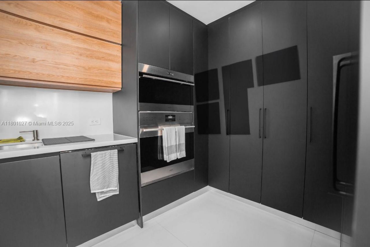 5600 Collins Ave, Unit 14K, Miami Beach, FL 33140 Photo