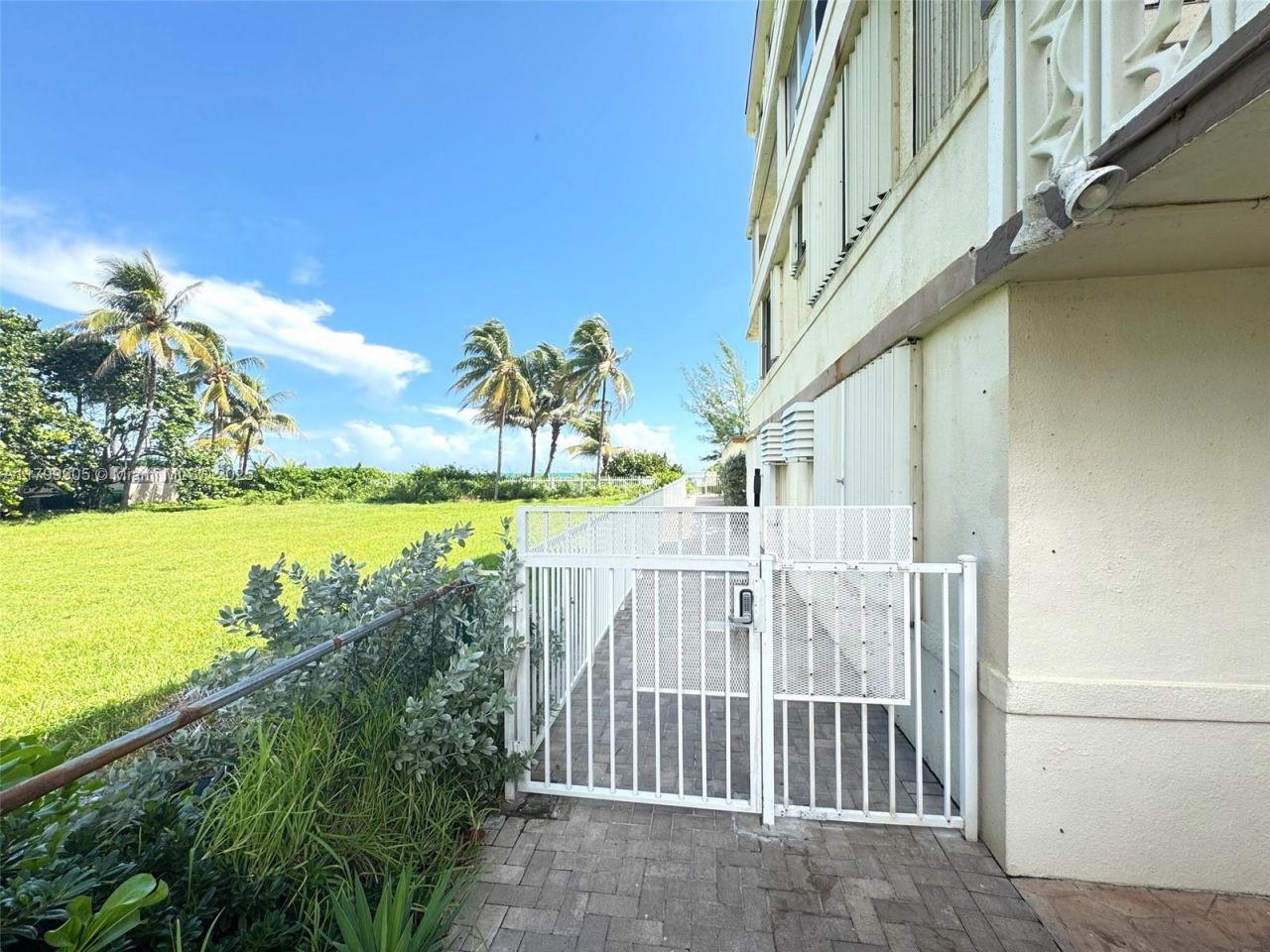 1936 S Ocean Dr, Unit 8D, Hallandale Beach, FL 33009 Photo