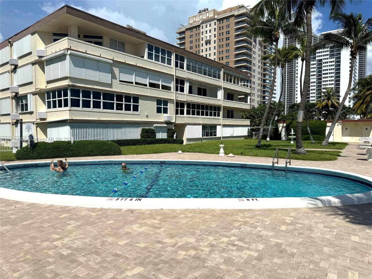 1936 S Ocean Dr, Unit 8D, Hallandale Beach, FL 33009 Photo