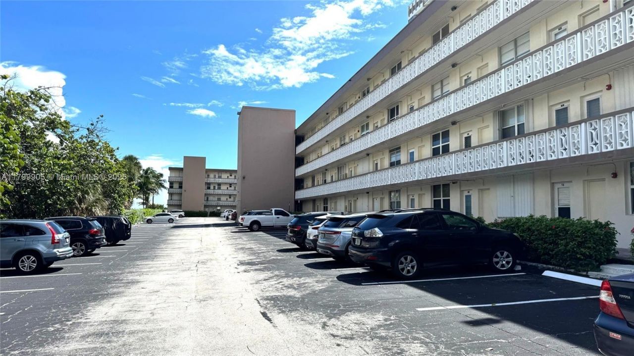 1936 S Ocean Dr, Unit 8D, Hallandale Beach, FL 33009 Photo