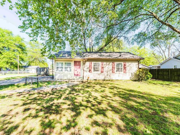 212 N Pine St, Marvell, AR 72366