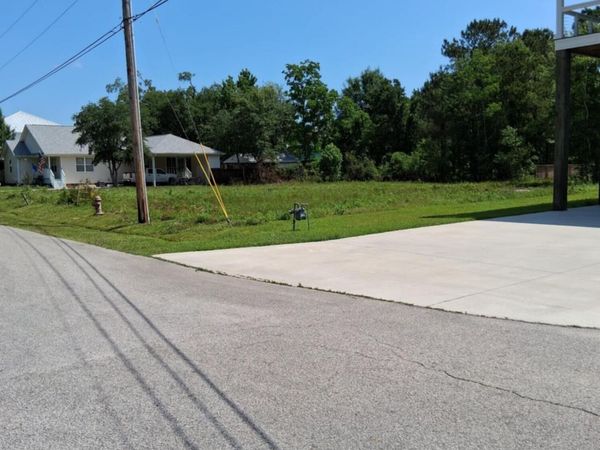 506 Sears Avenue, Waveland, MS 39576