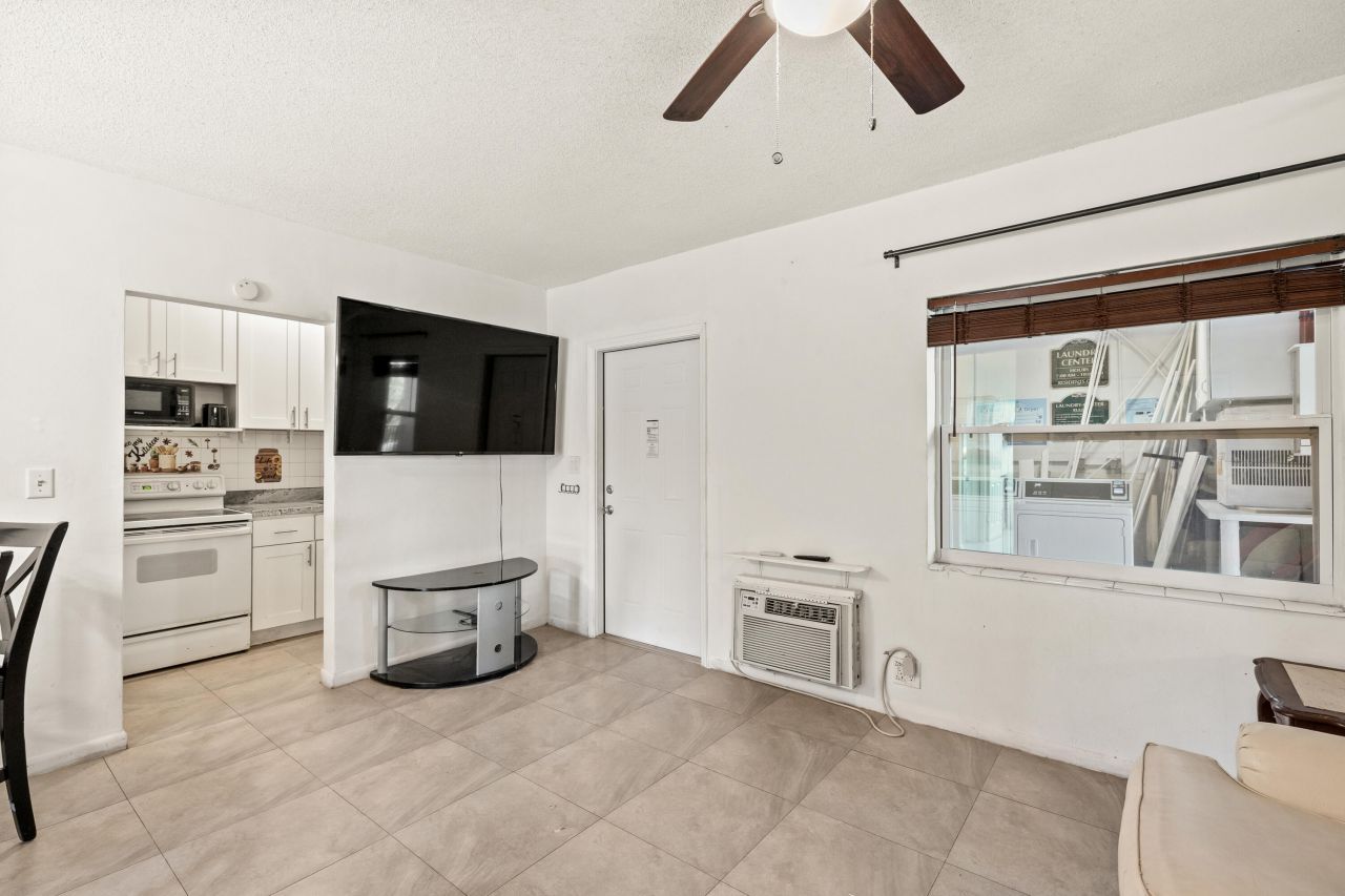 1021 NE 24th Avenue, Unit 12, Pompano Beach, FL 33062 Photo