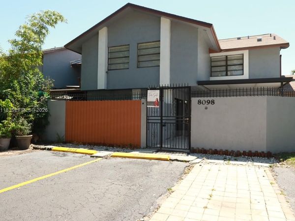 8098 NW 99th Ter, Hialeah Gardens, FL 33016