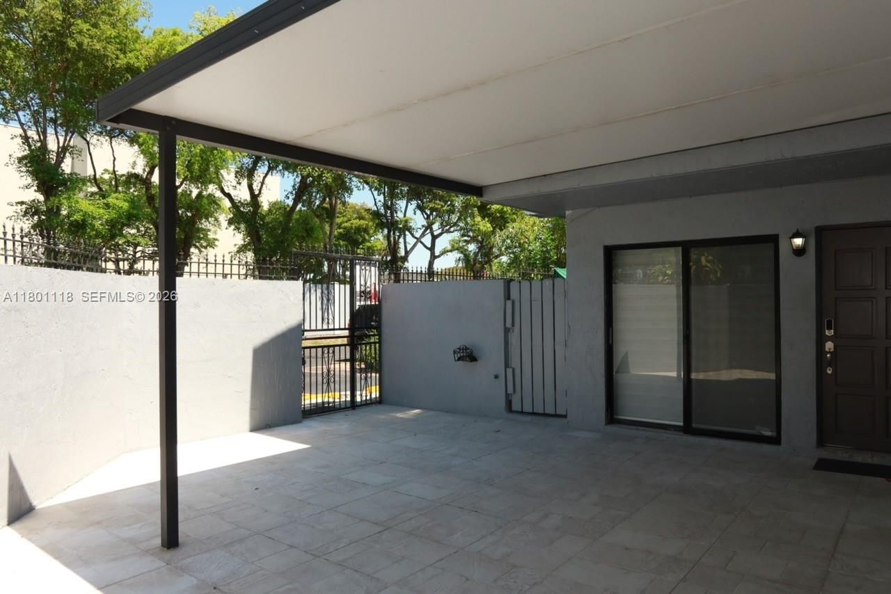 8098 NW 99th Ter, Hialeah Gardens, FL 33016 Photo