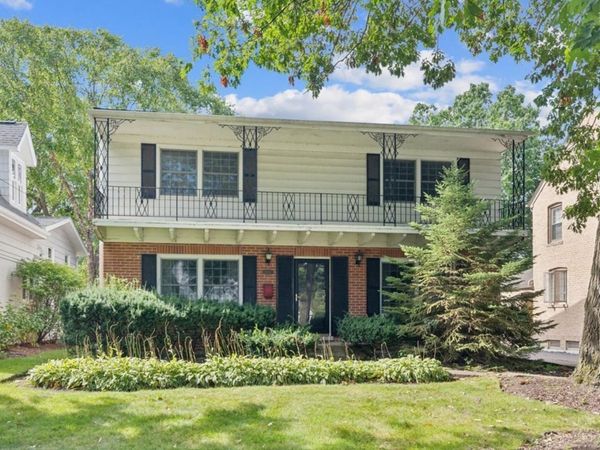 1492 Asbury Avenue, Winnetka, IL 60093