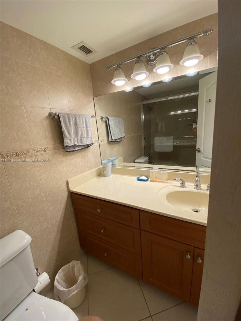 3180 S Ocean Dr, Unit 403, Hallandale Beach, FL 33009 Photo