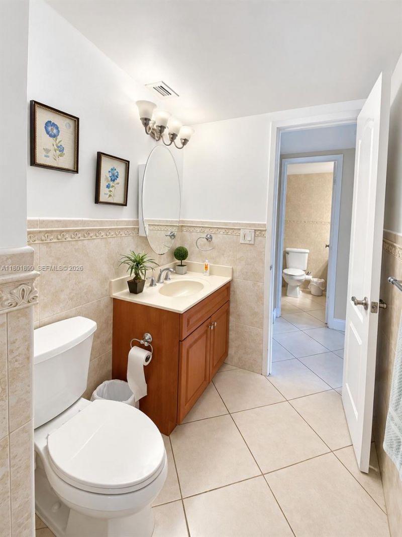 3180 S Ocean Dr, Unit 403, Hallandale Beach, FL 33009 Photo