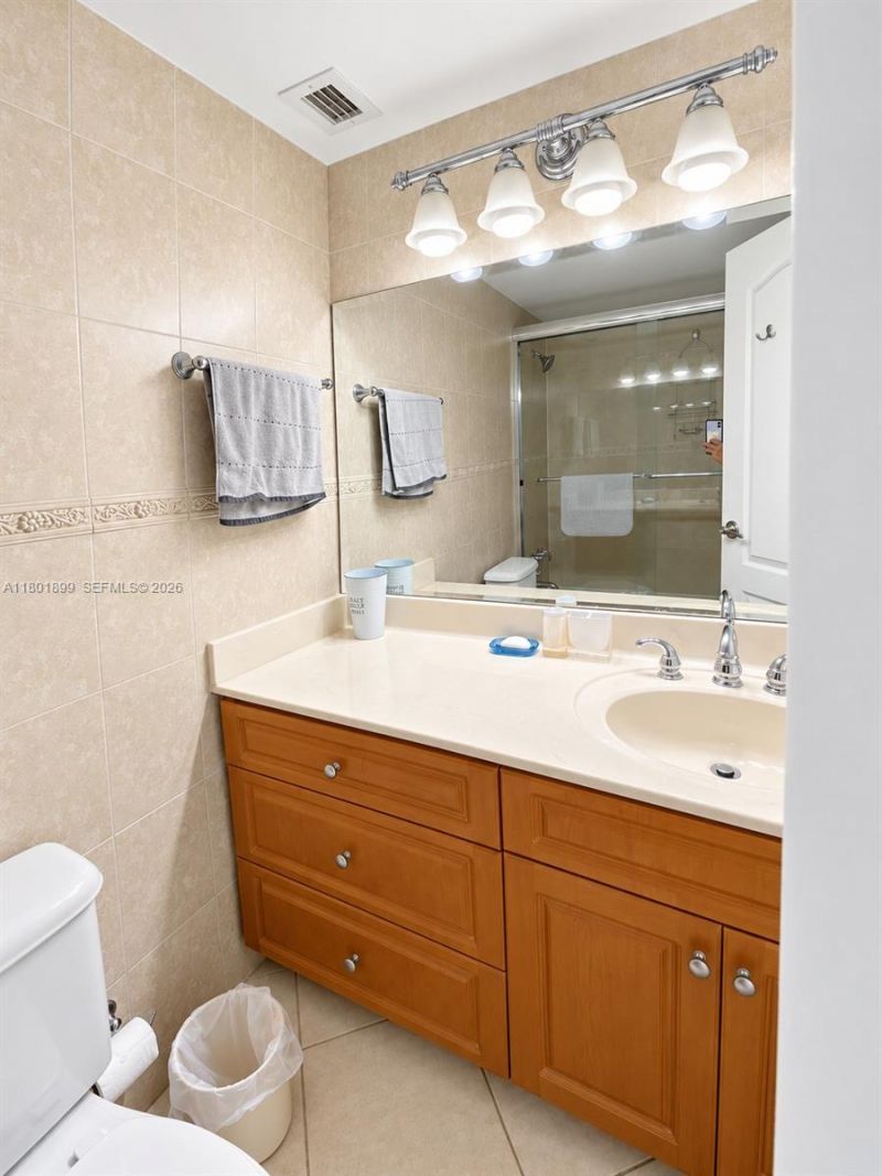 3180 S Ocean Dr, Unit 403, Hallandale Beach, FL 33009 Photo