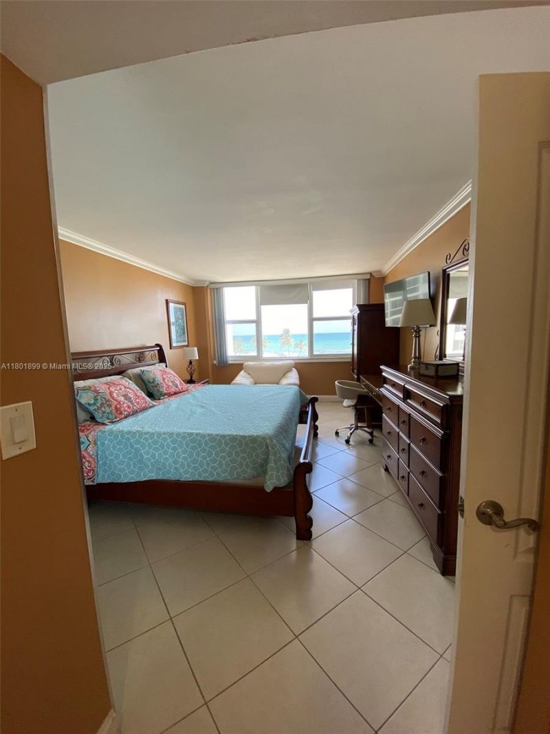 3180 S Ocean Dr, Unit 403, Hallandale Beach, FL 33009 Photo